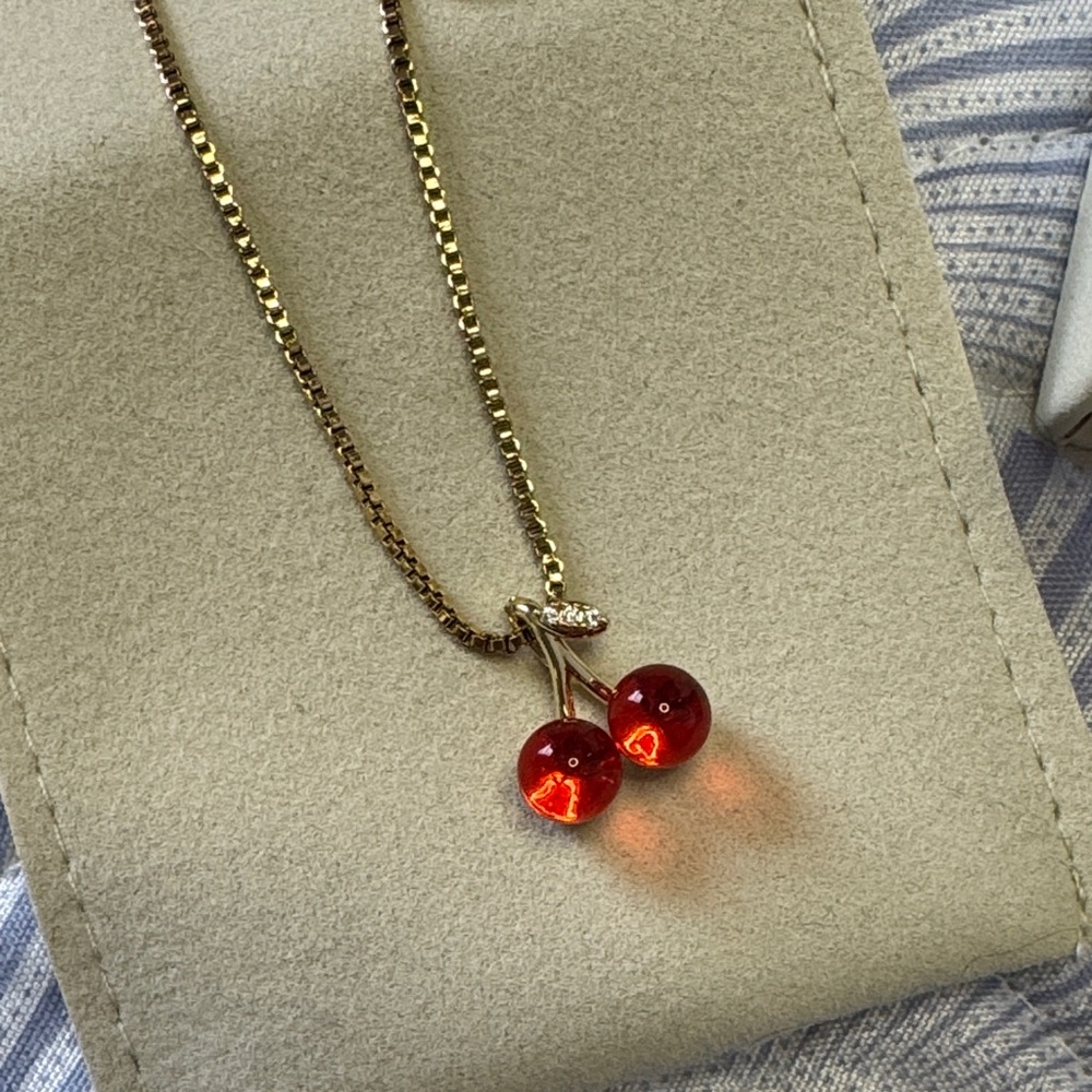 Solarié Select Club Cherry Pendant Necklace Gold Tone NIB Y2K 🍒 - Picture 3 of 9